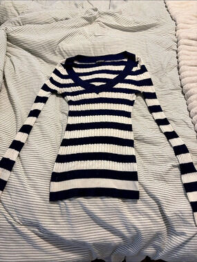 Express Striped V-Neck Sweater Size P